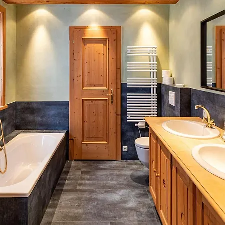 In Near Lifts Holiday home *