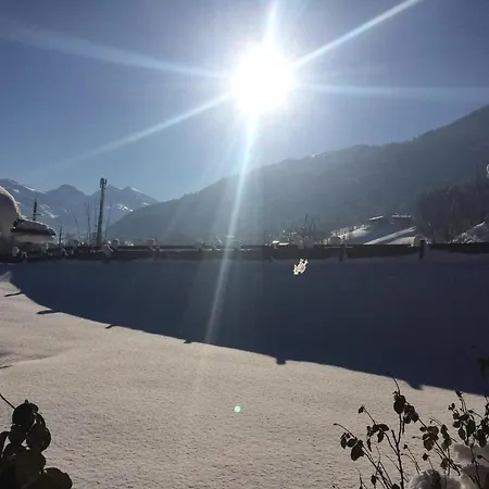 In Near Lifts * Kitzbühel