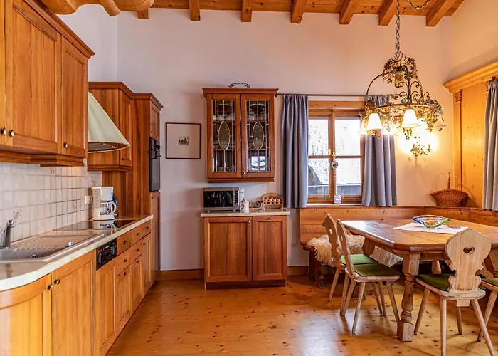 In Near Lifts * Κίτσμπουελ